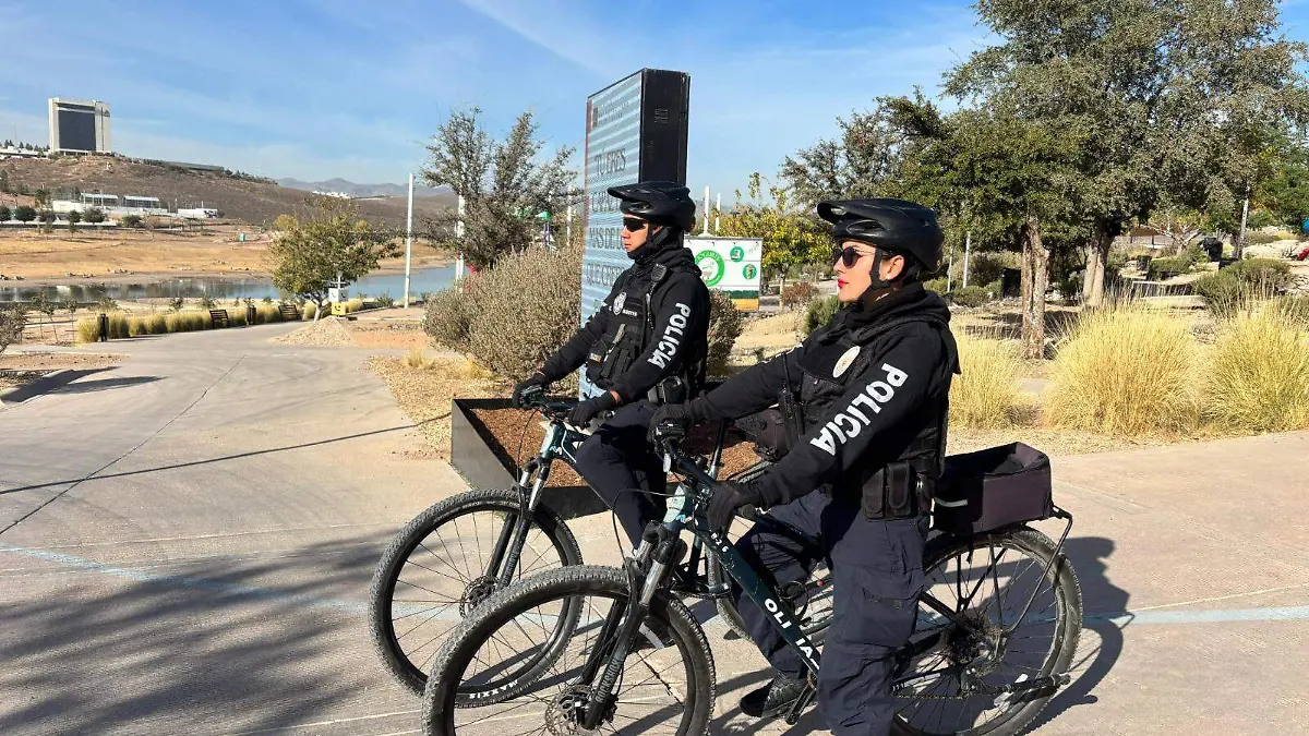 agentes BETA policías bicicleta parque encino