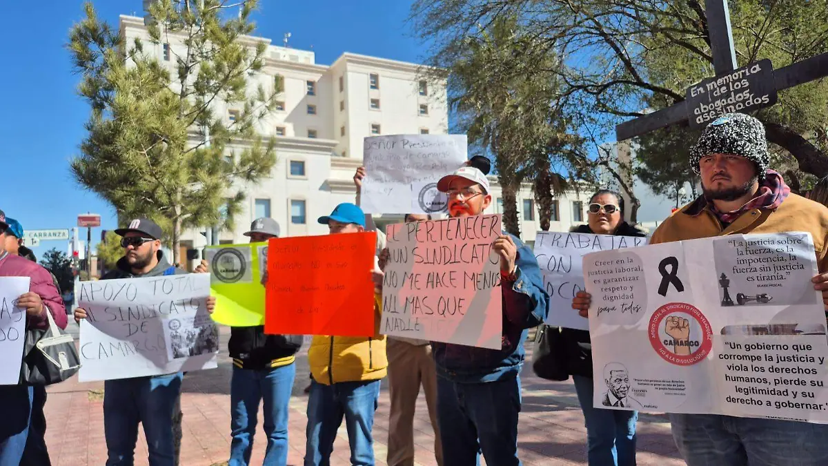 protesta exempleados del Municipio de Camargo
