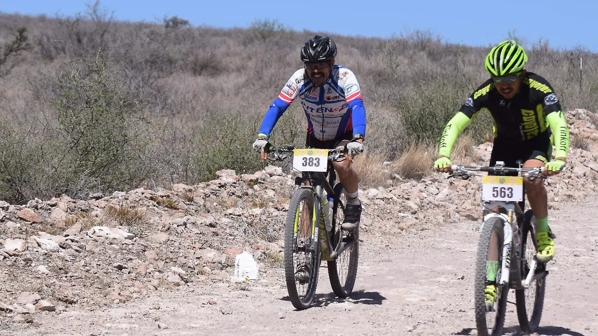 CICLISTAS EN RUTA-4 COLAS