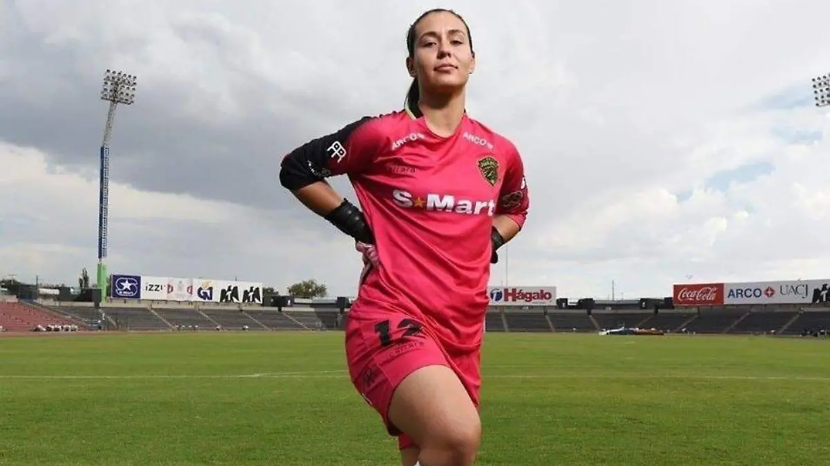GABY MACHUCA-4 COLAS