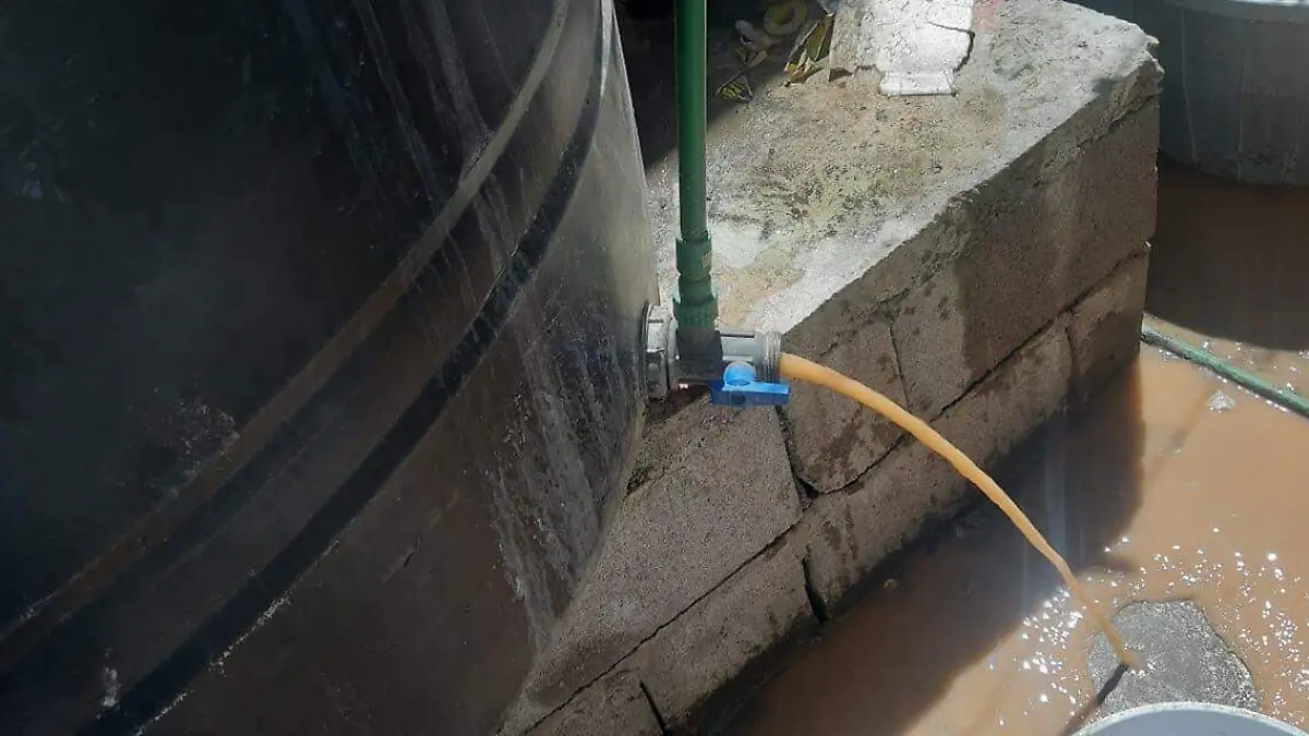 FOTO CORTESÍA Así sale el agua en las casas de Basaseachi