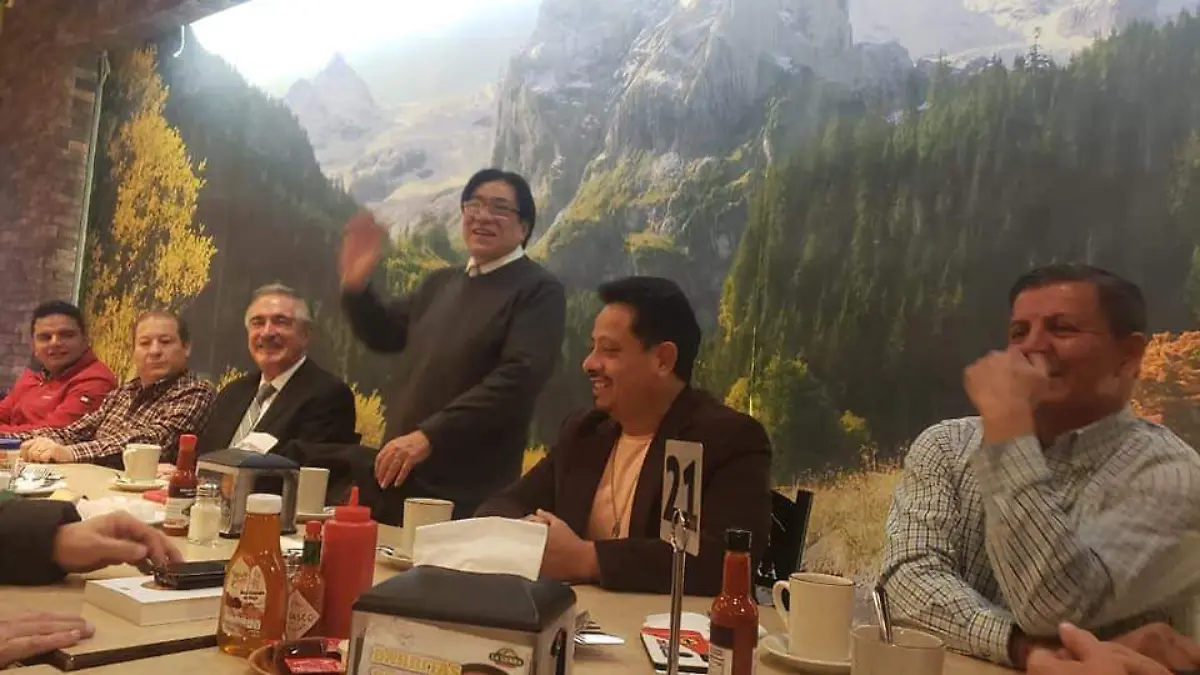 FOTO CORTESÍA JORGE REYES Se reunió el ex gobernador Patricio Martínez, con personajes de la política en Cuauhtémoc