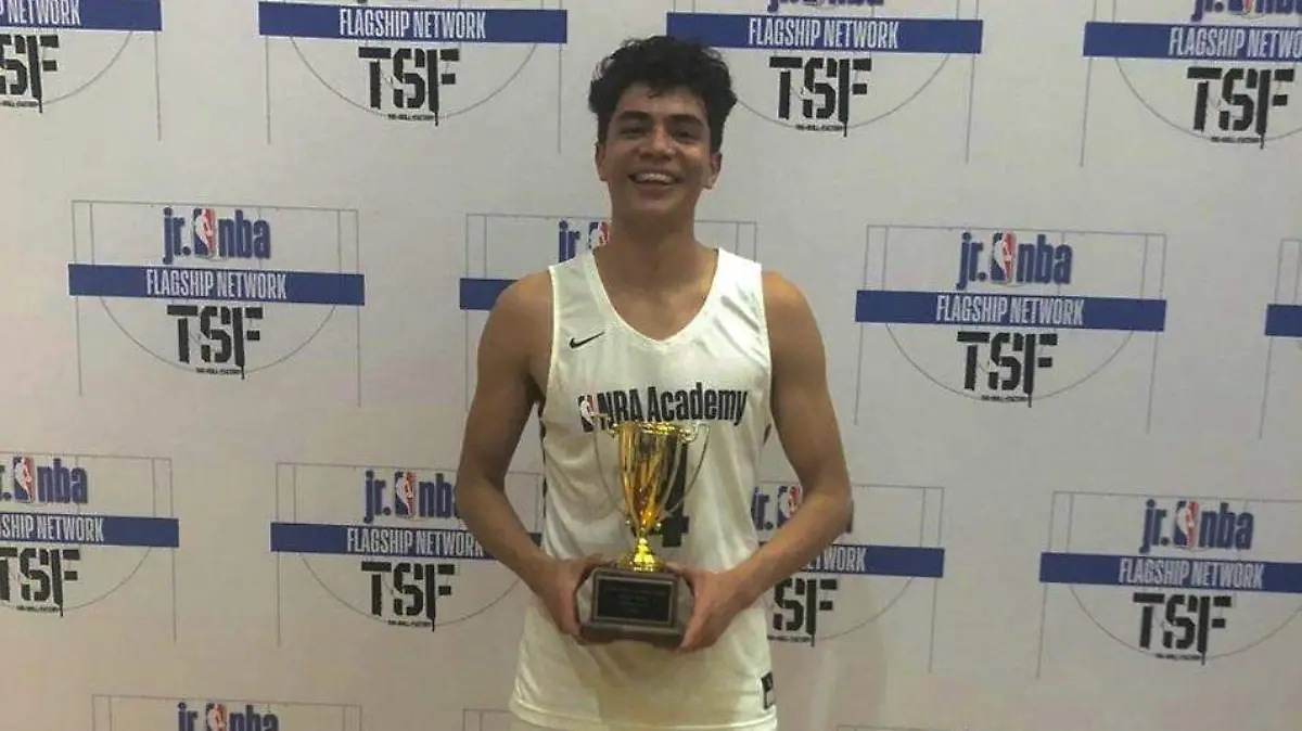 ESTEBAN ROACHO-3 COLAS