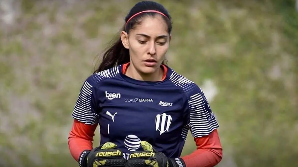 CLAUDIA LOZOYA-3 COLAS