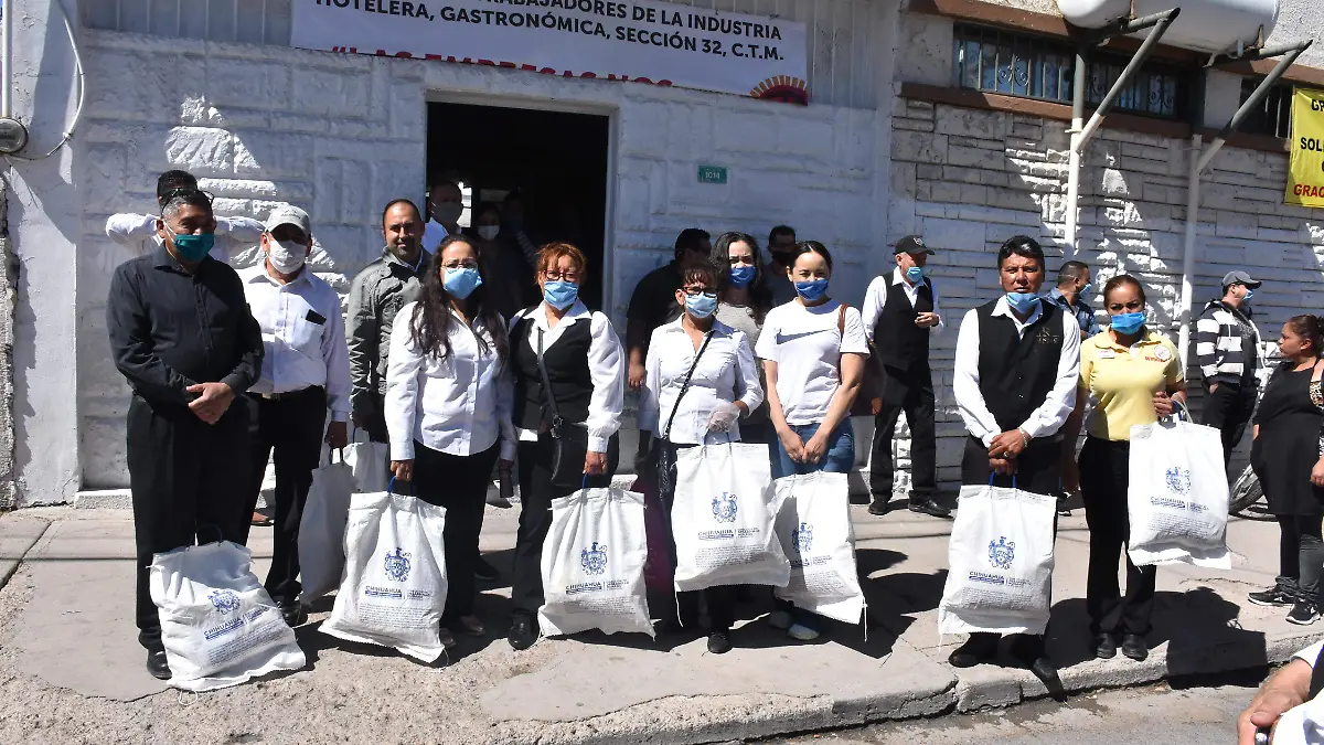 entrega de despensas a meseros ctm (1)