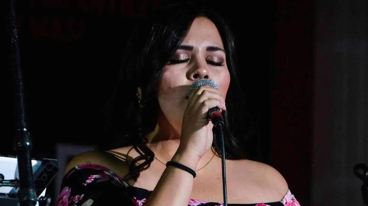 laura portada