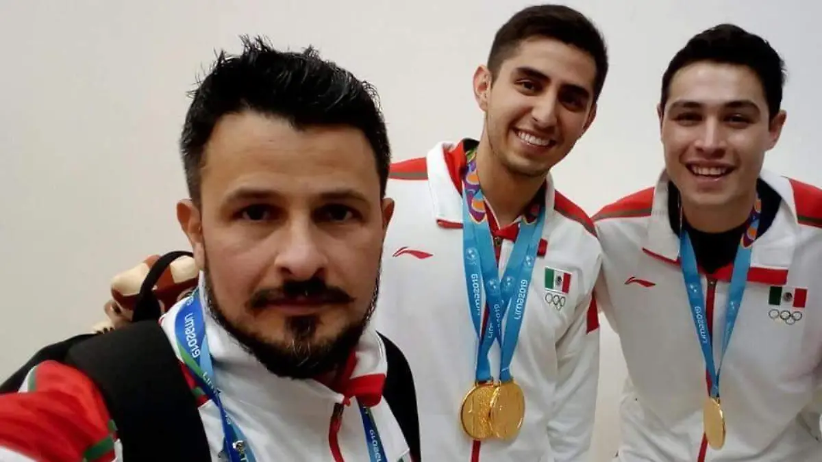 AARON PALOMINO-6 colas