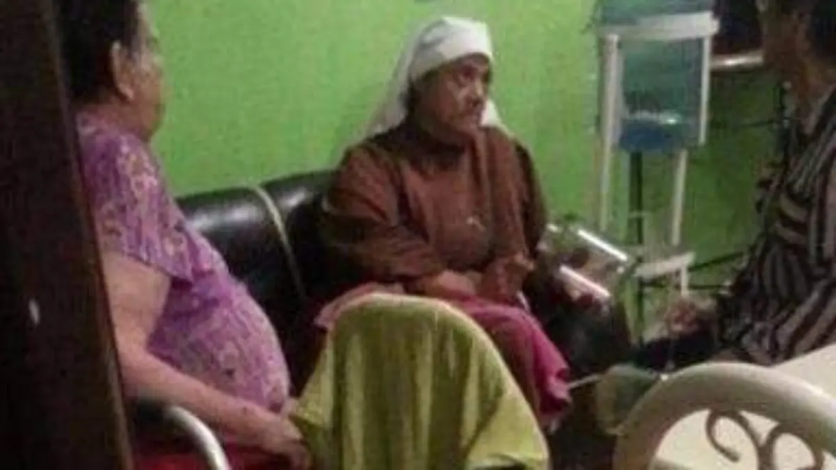 monja no quería salir de esta casa...