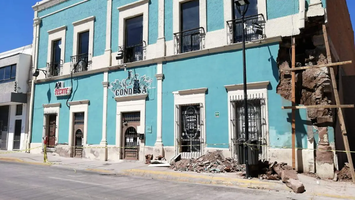 Casas a punto de derrumbe 