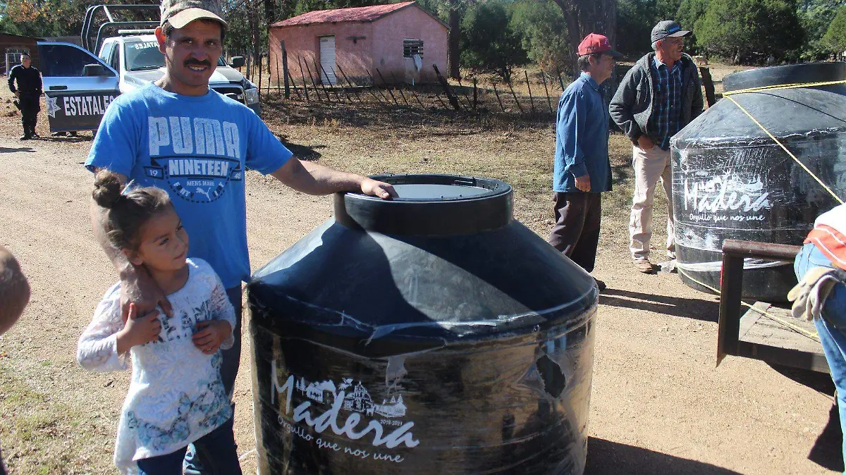 2 Entregan 40 tinacos en comunidades de Madera FOTO MUNICIPIO DE MADERA