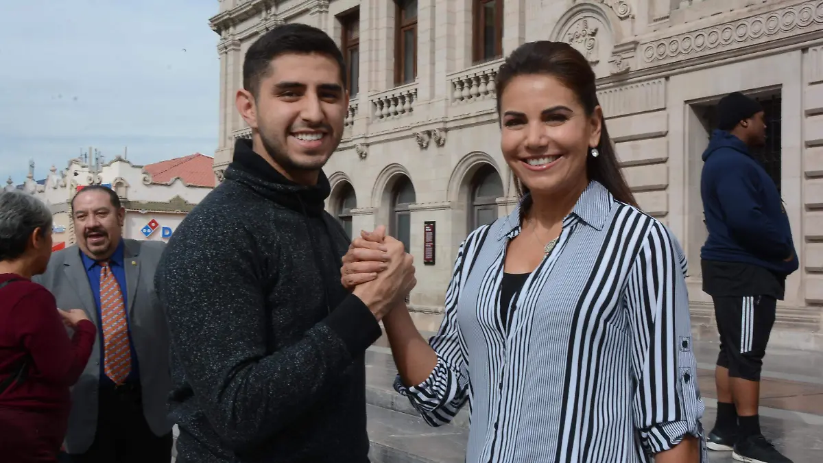 RODRIGO MONTOYA Y VERONICA RUIZ-6 COLAS (5)