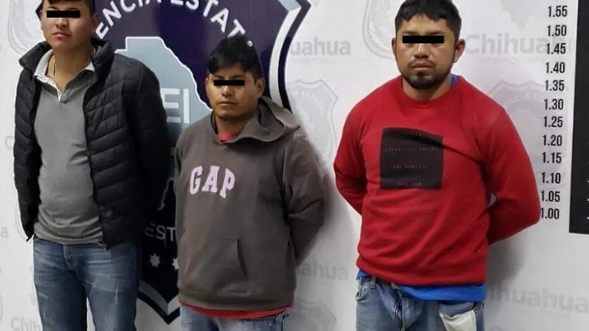 FOTO FZO Detuvieron a tres presuntos ex militares, traían armas y cartuchos