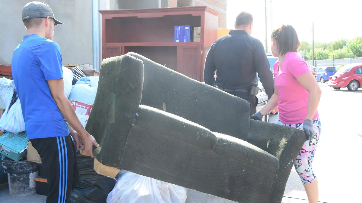 Desalojo a una mujer calle escudero y antonio de montes (18)