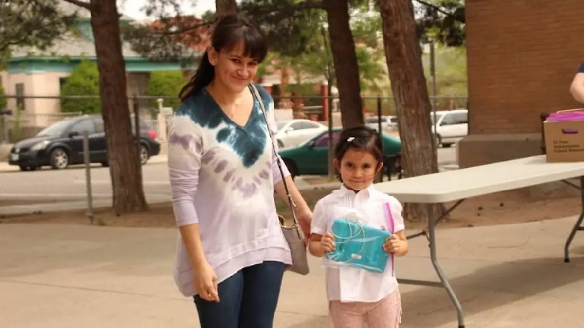 Ipad para los estudiantes de primaria para continuar con educación mientras pasa la contingencia del COVID-19003
