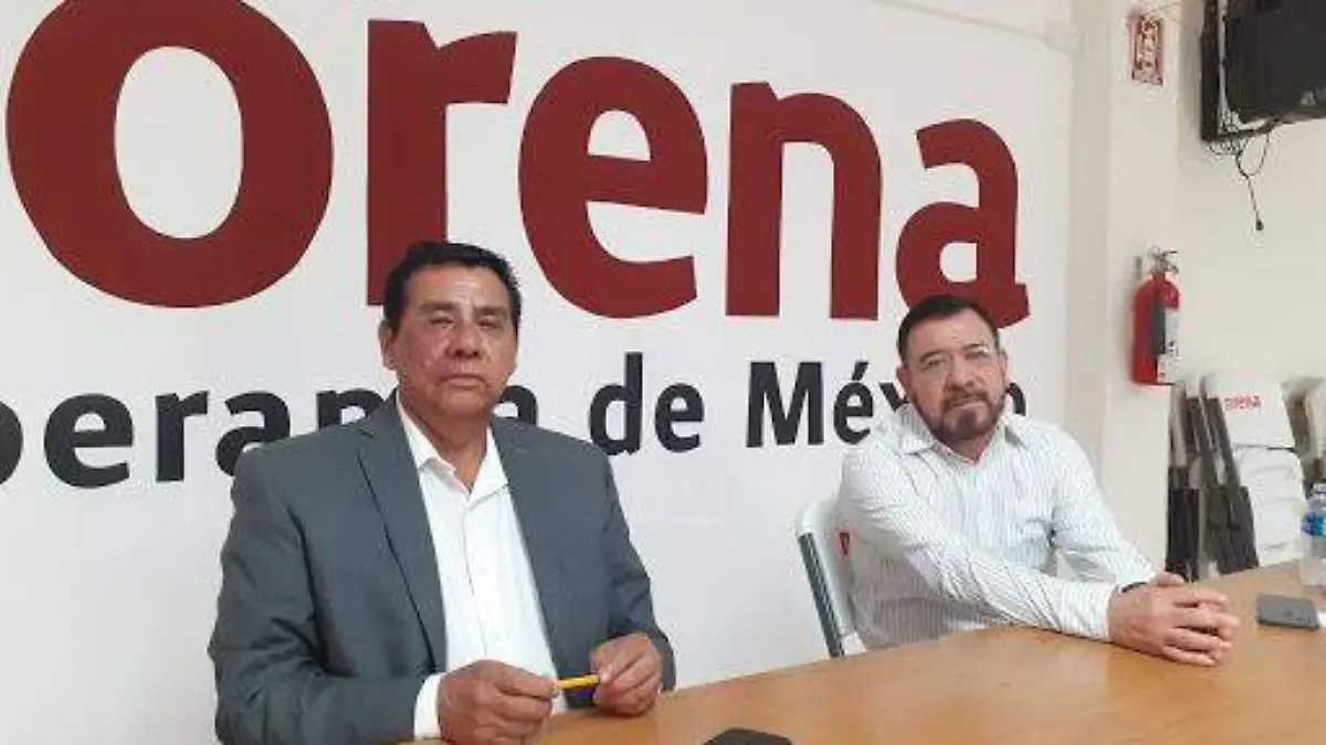 Martin chaparro  diputado colunga(2)