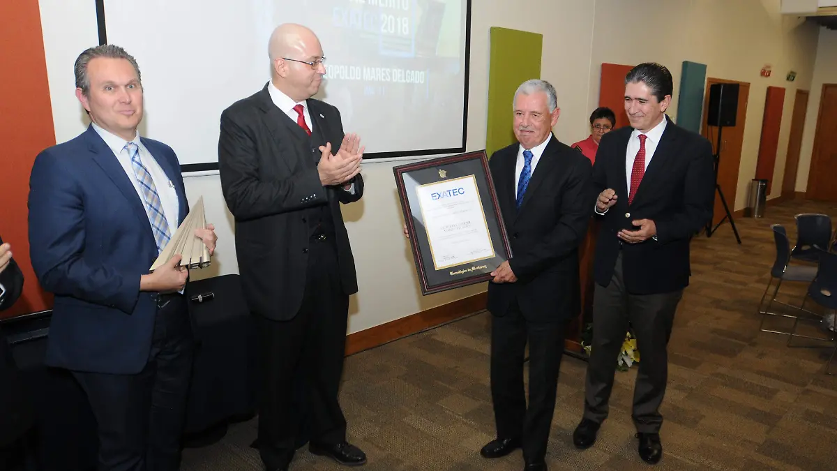 reconocimiento a lepoldo mares delgado (6)