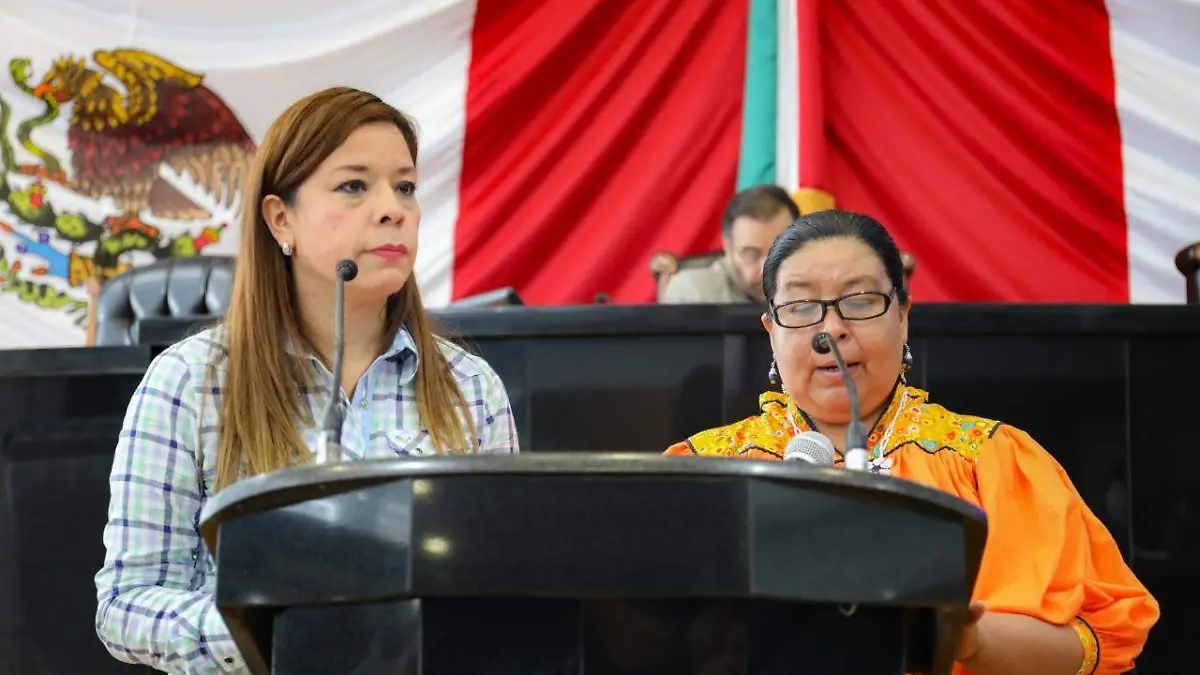 La diputada local del Distrito 13%2c Rocío Sarmiento%2c aseguró que la población indígena chihuahuense cuenta con personas preparadas%2c