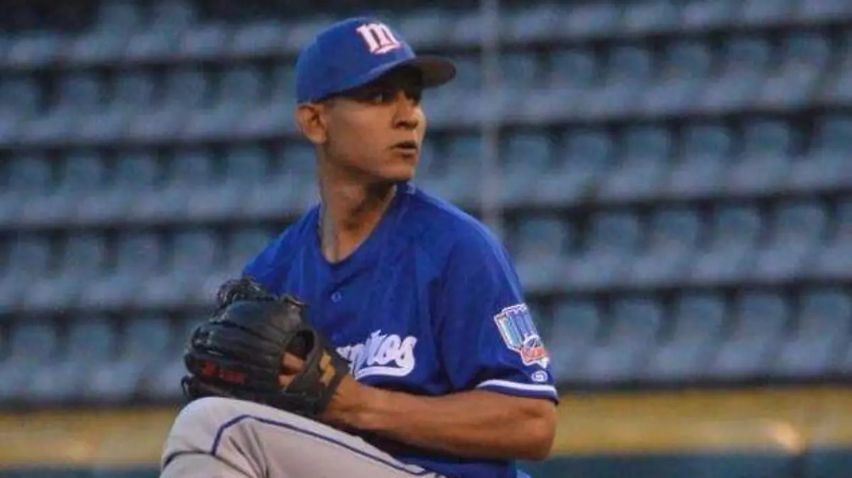 Daniel Valdez abre por manzaneros ante Faraones_ - copia