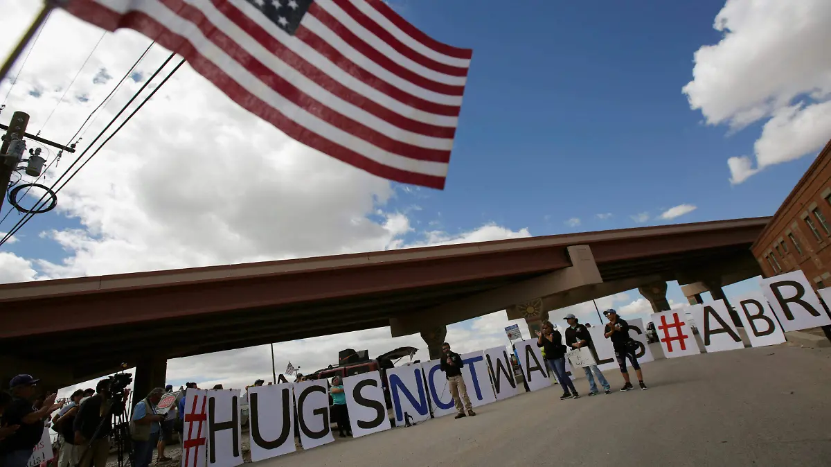 2018-09-22T234038Z_1007657257_RC1A129A3710_RTRMADP_3_USA-IMMIGRATION-MEXICO-WALL