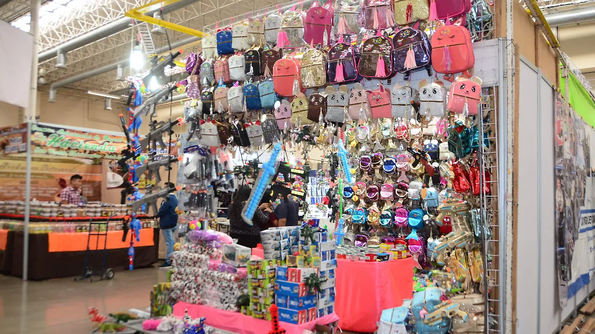 Juguetes belicos en expo canaco (1)