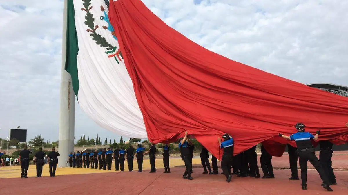 izmiento de bandera maru campos (2)