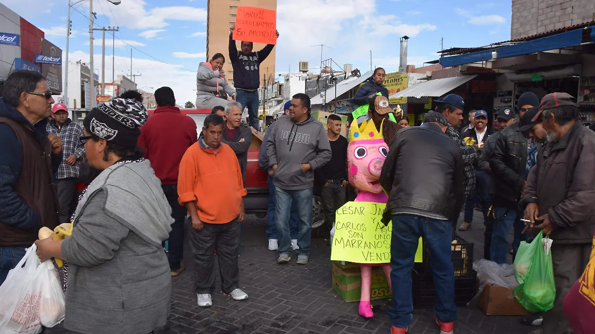 MANIFESTACION VENDEDORES DE L MERCADO (2)