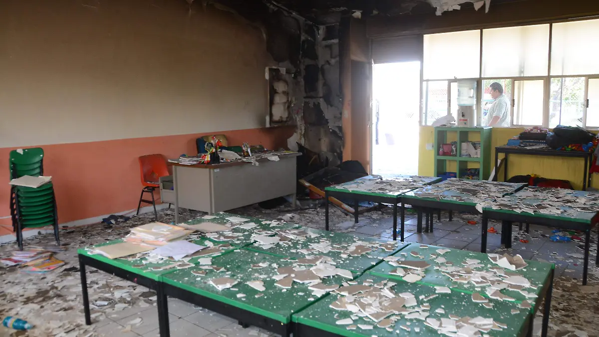 Incendio y daños  salon en kinder ruben jaramillo  (22)