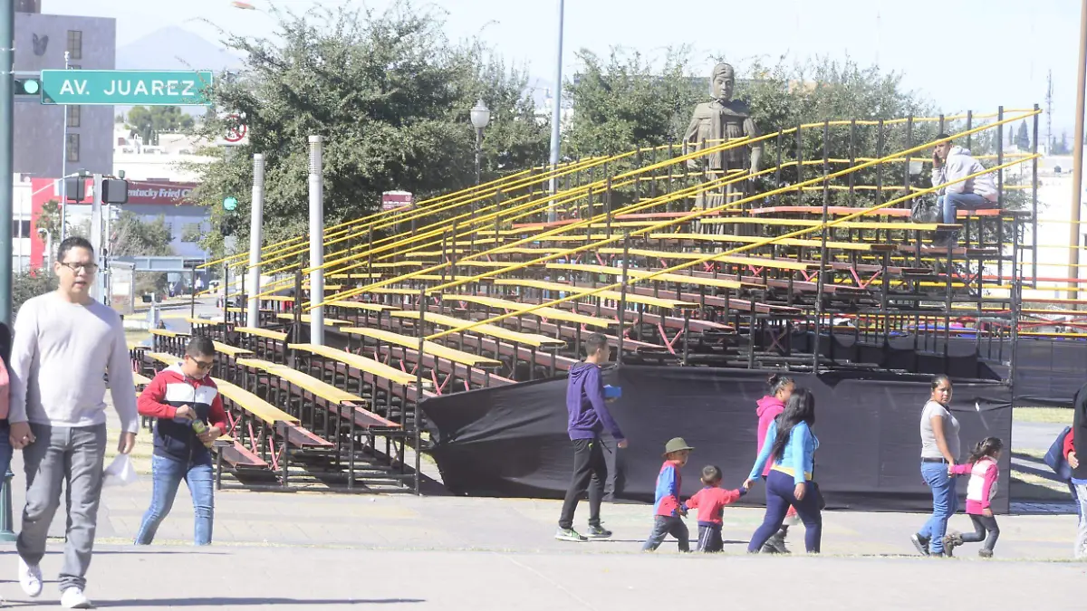 gradas para el desfile 20 de nov  (5)