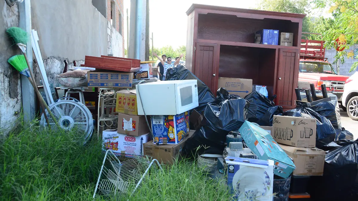 Desalojo a una mujer calle escudero y antonio de montes (13)