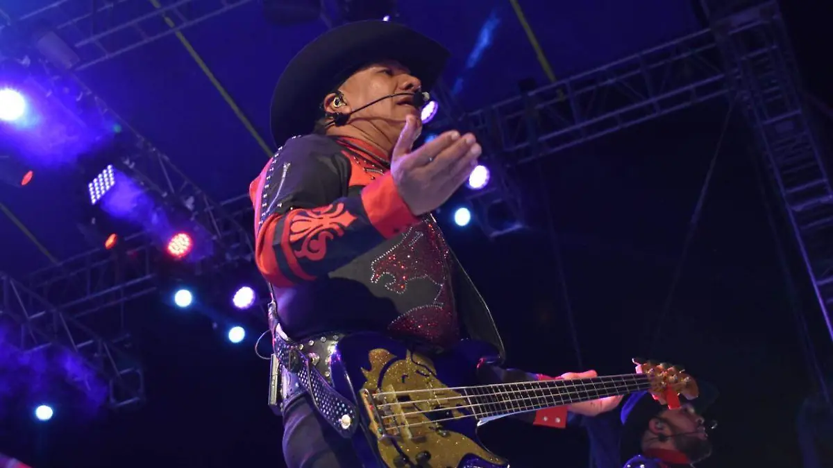 Mas de 15 mil almas corean al gigante de America en el festival Internacional  de la manzana en Guerrero