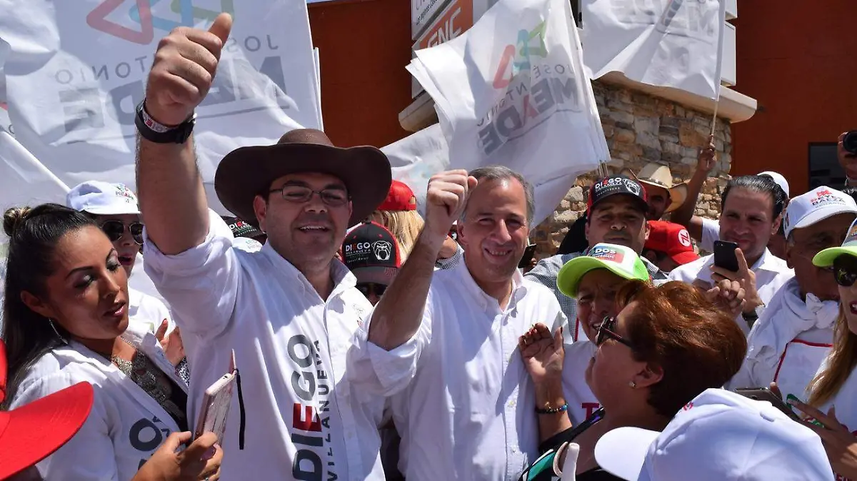 Meade en Cuauhtemoc sostuvo dos reuniones  privadas y atendio propuestas de ciudadanos en cruceros
