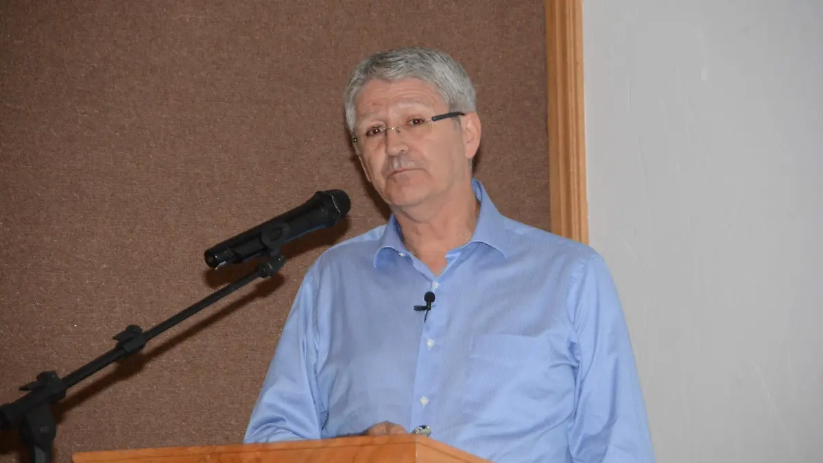 Conferencia de emilio sanches en cine club facultad de filosofia y letras (27)