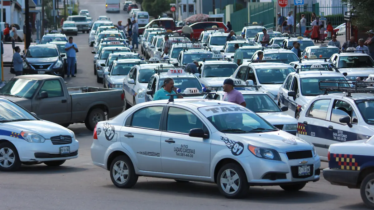 Taxistas se manifestaron por la nueva ley de Transporte del Estado