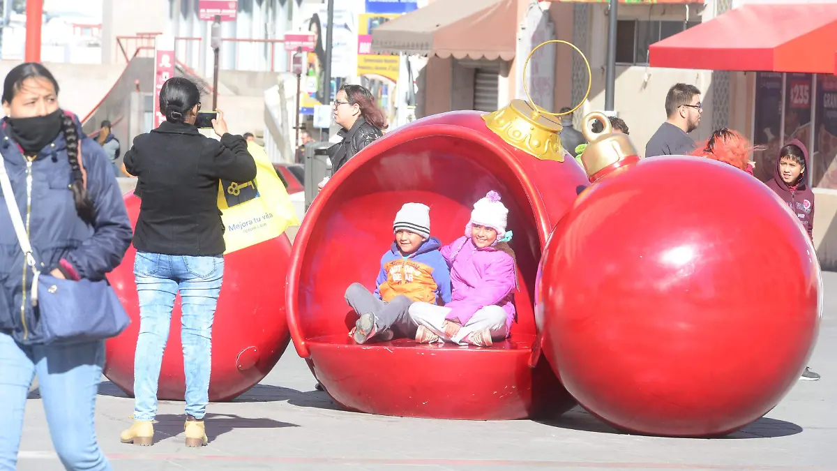 familias disfrutan en el centro de la ciudad  (22)