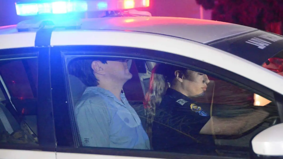 pareja detenida por ebrios (2)