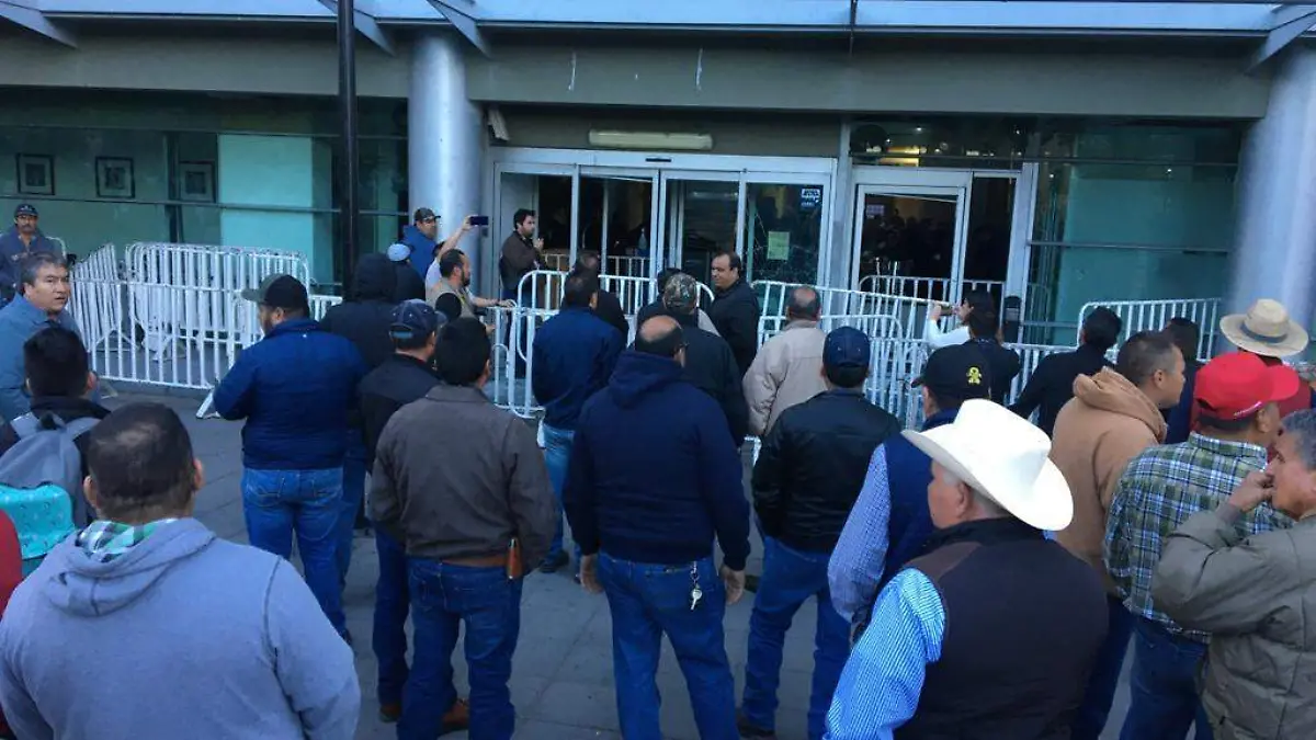 enfrentamiento congreso (2)