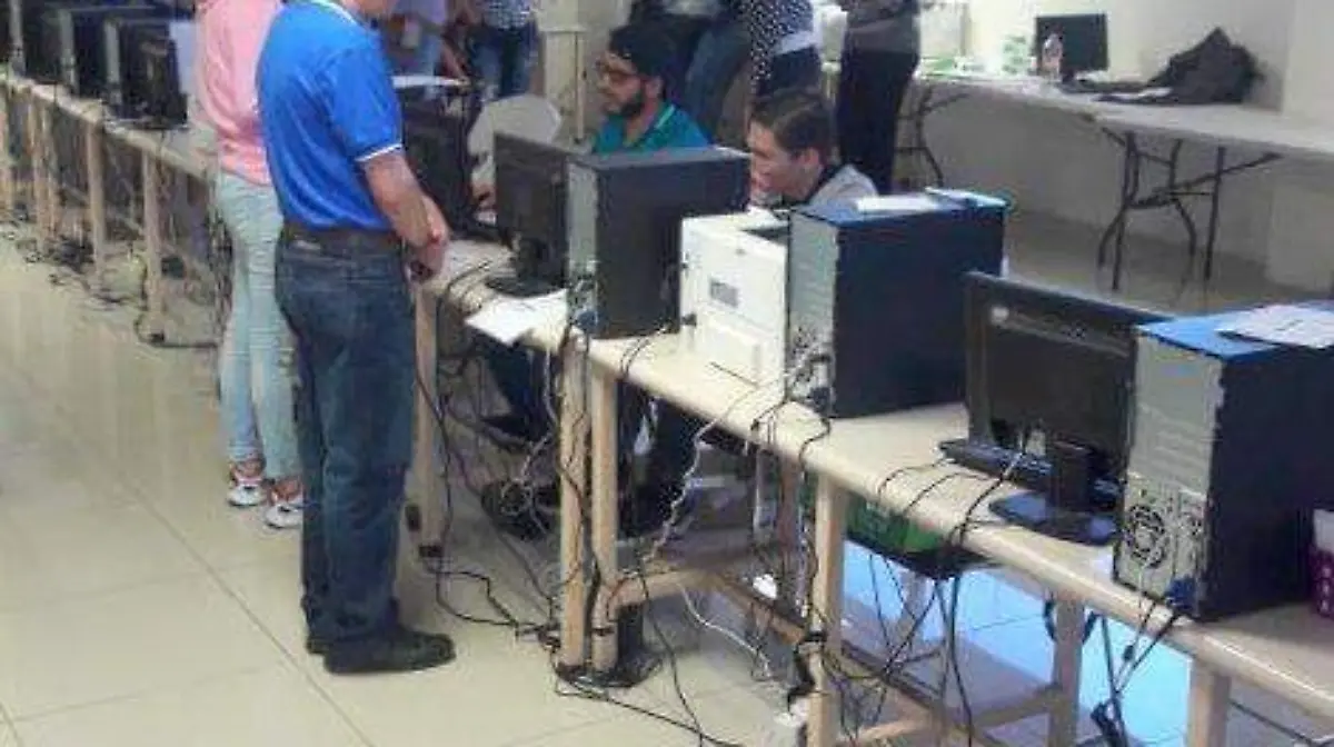 COLOR-LA-concluyo entrega de tarjetas de programas sociales