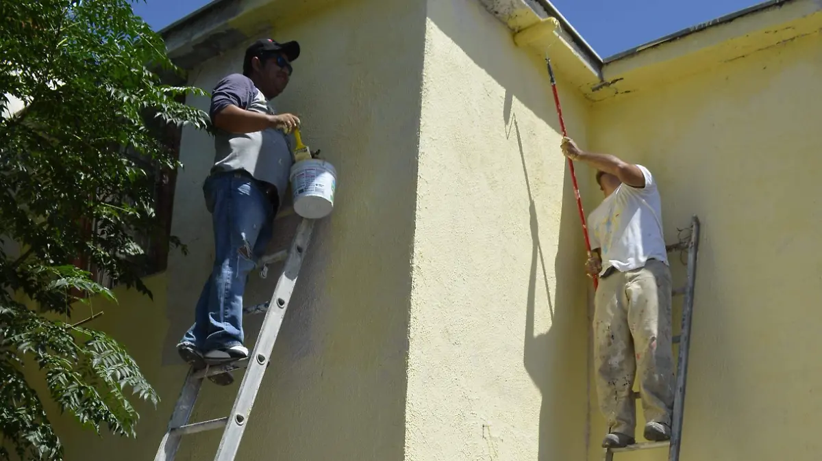 S-Pintando fachada de vivienda
