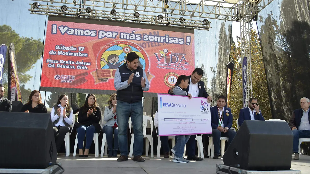 S-Entrega simbolica de cheques a Fundacion Vida