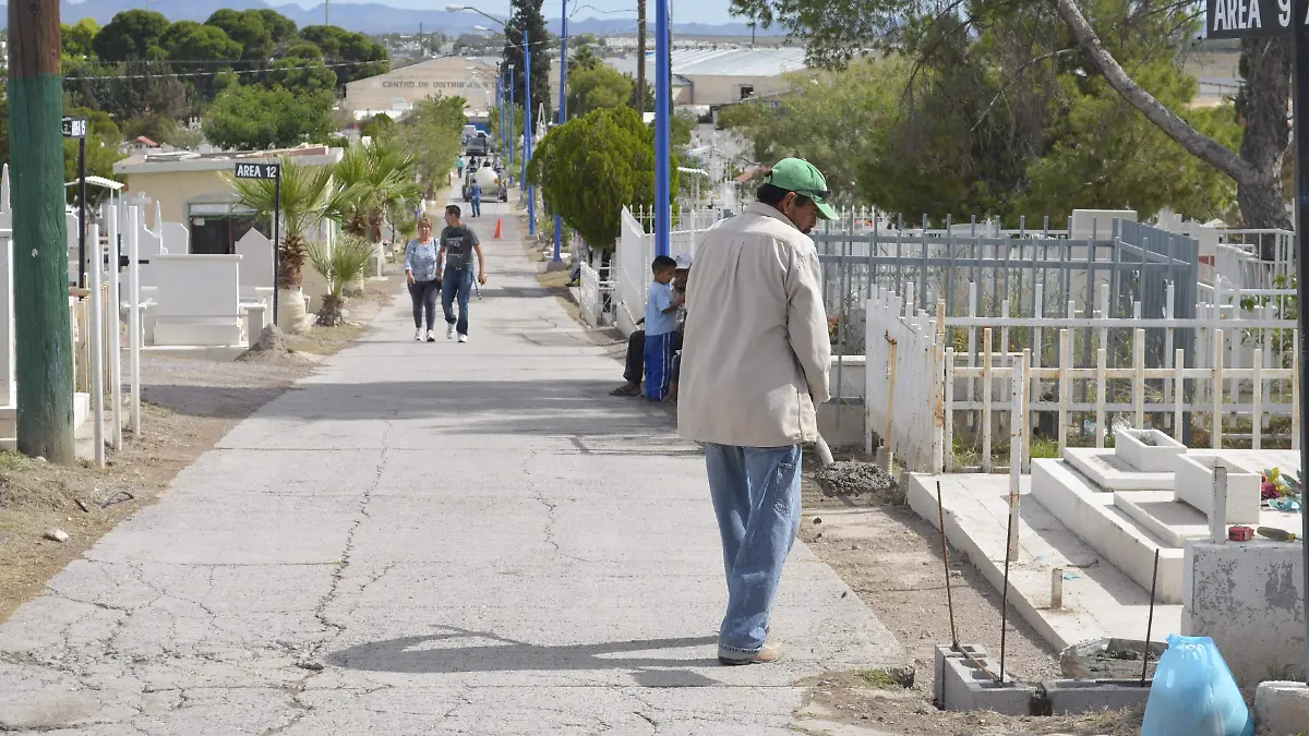 S-Gente comienza a visitar panteones