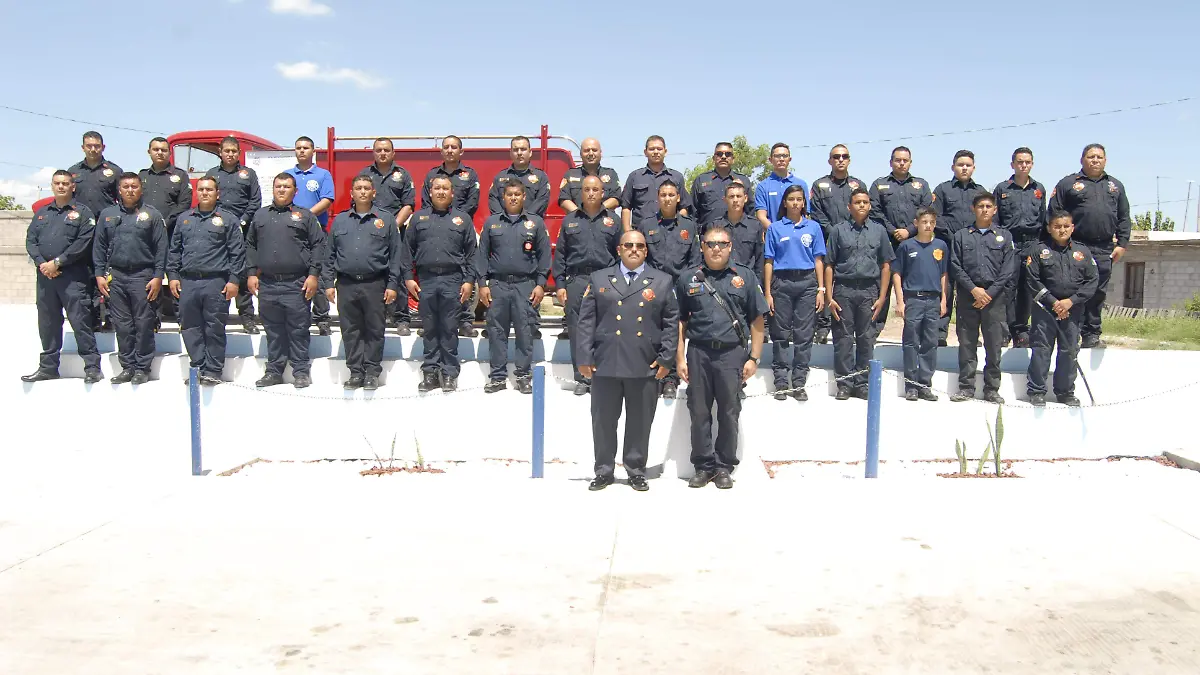 E-corporación de bomberos inauguran plazuela