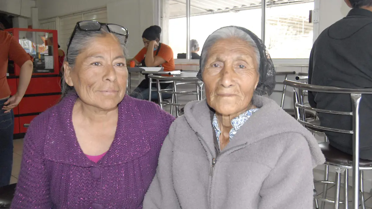 Doña María y su Hija María Elena, -las marías de la colonia Revolución-
