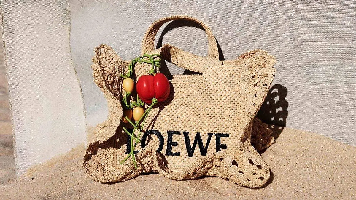 LOEWE_FW25_PAULAS_IBIZA_MAIN_CAMPAIGN_STILL_LIFE_sRGB_CROPPED_2880x1620_11