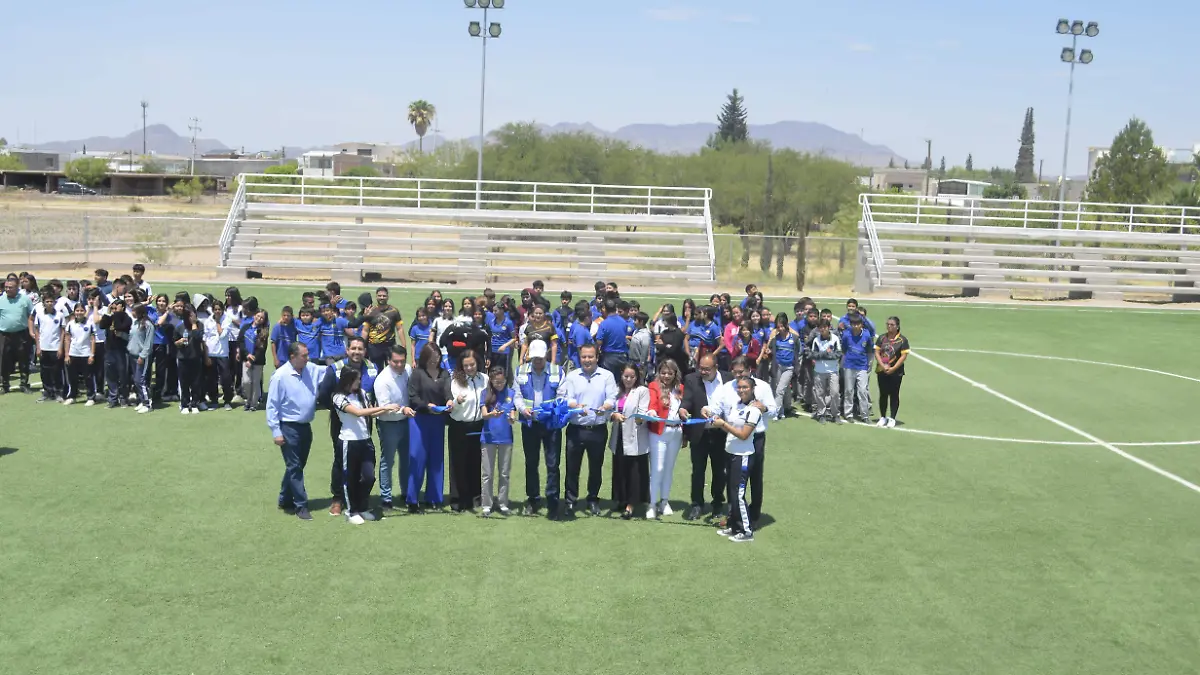 Cancha de futbol en la secundaria 3014