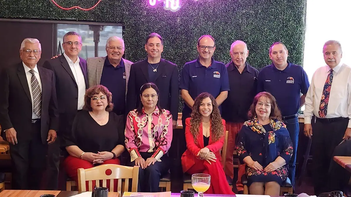 PRINICIPAL Integrantes de la agrupación de líderes  de opinión