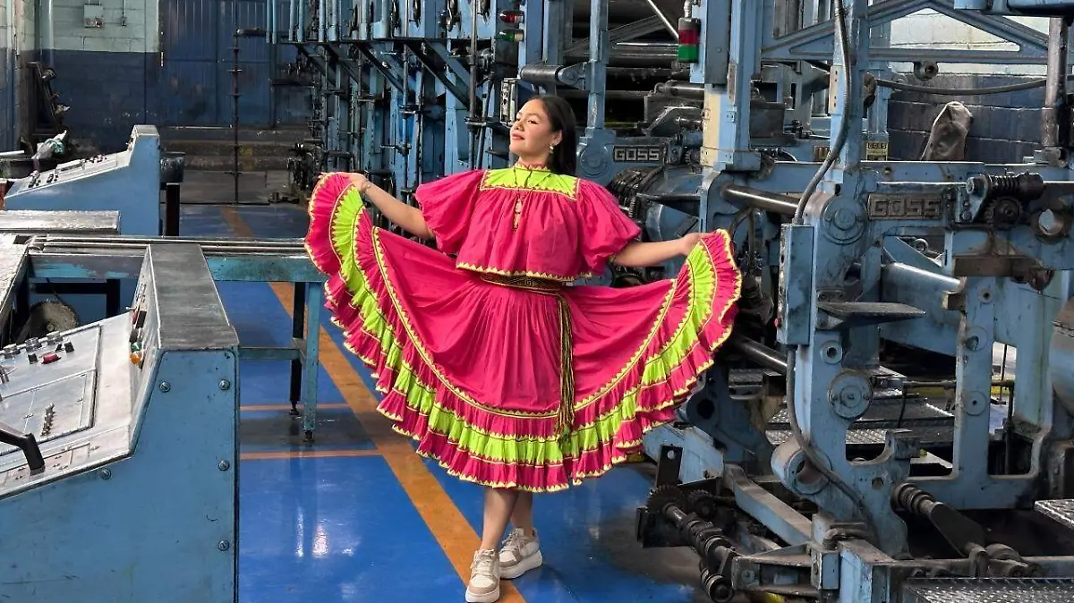ANAÍ MODELANDO