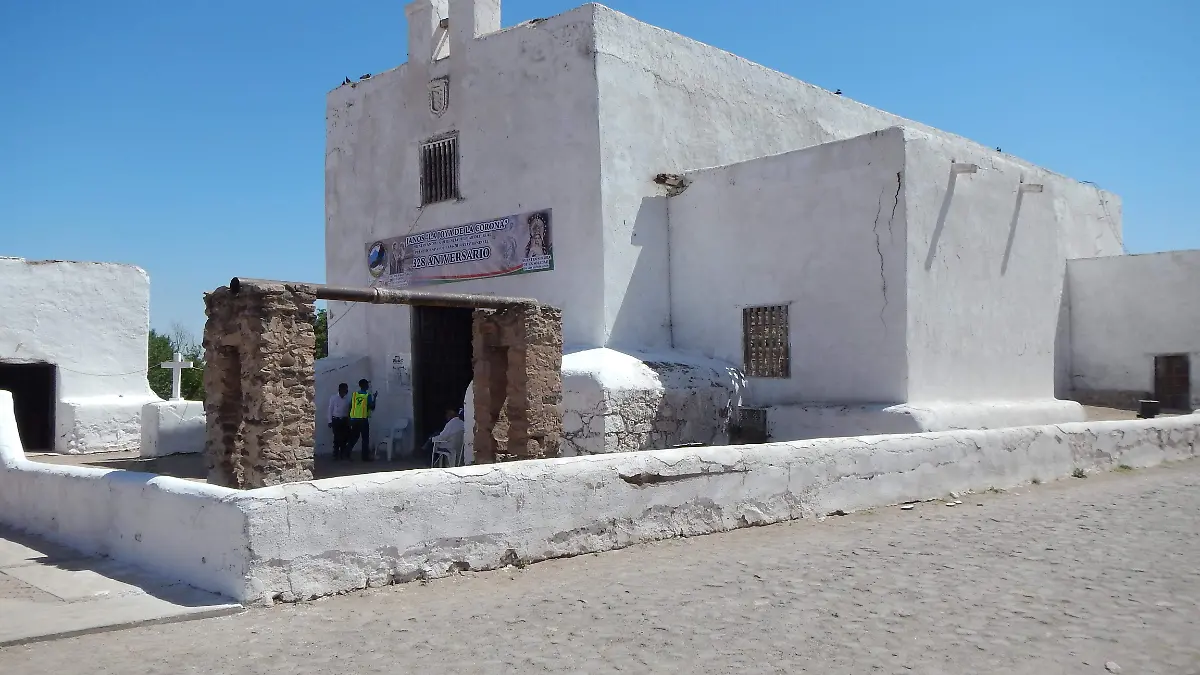 Templo de San Felipe y Santiago en Janos