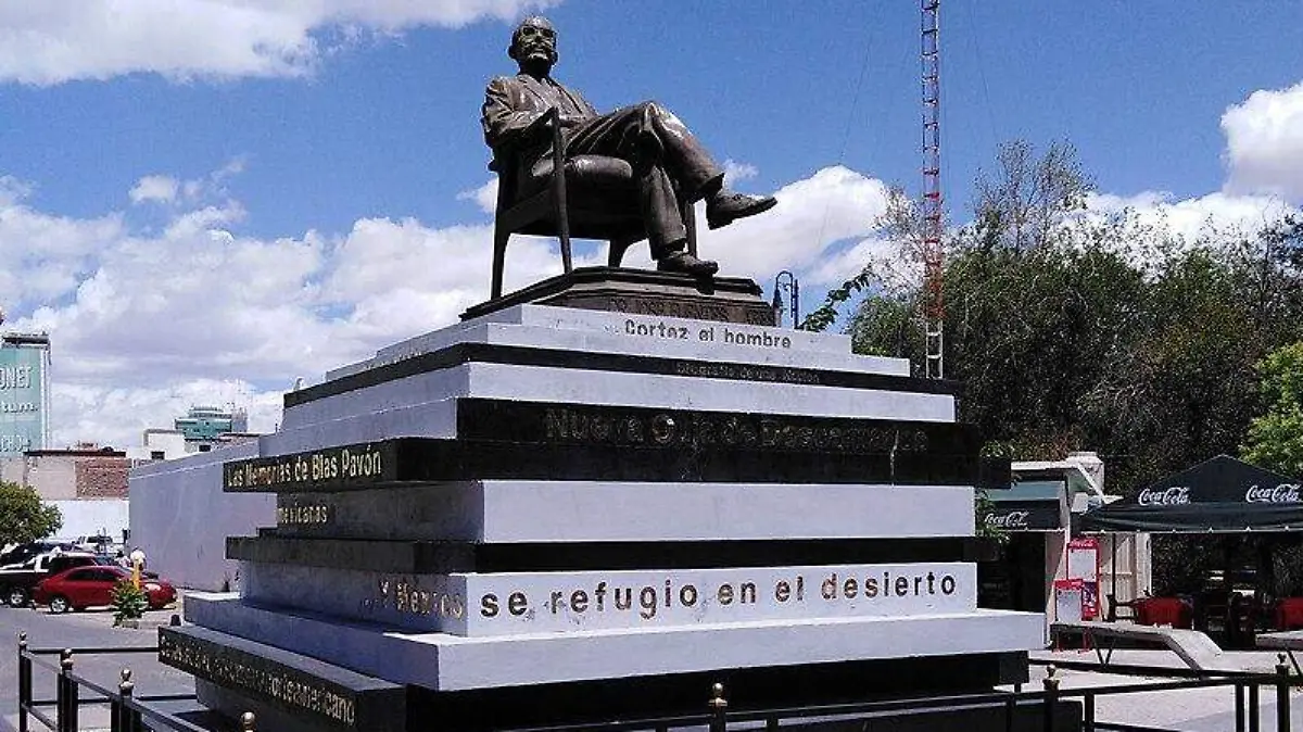 José_Fuentes_Mares_monumento