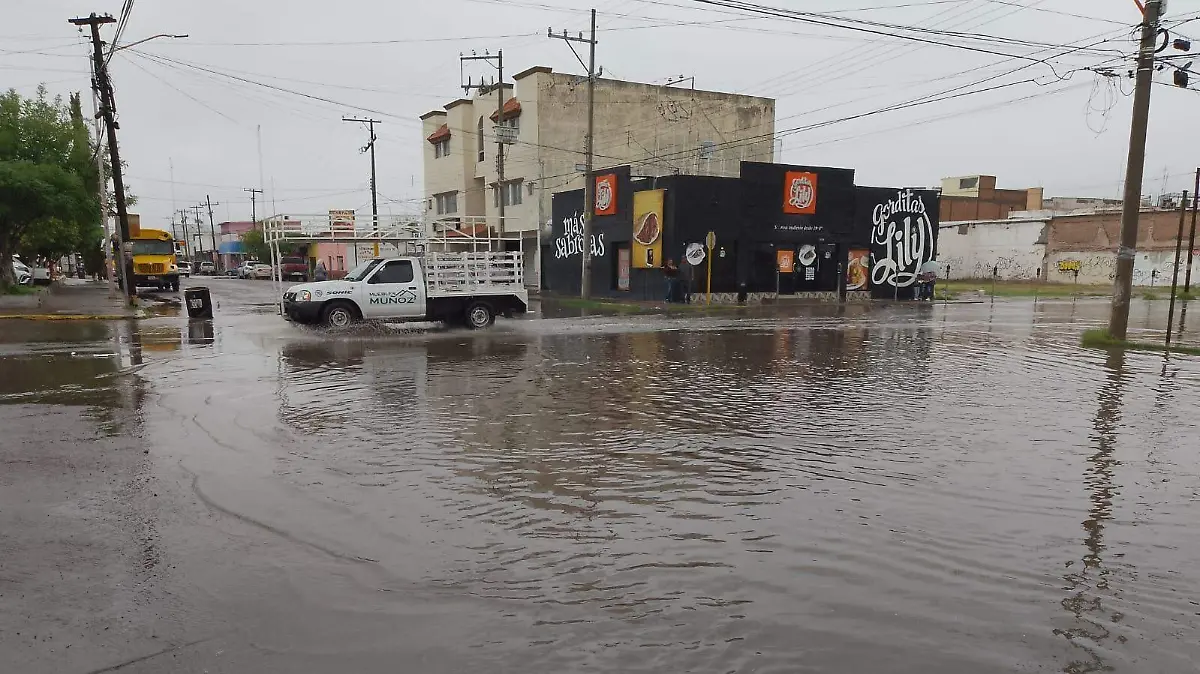 Lluvias calles anegadas