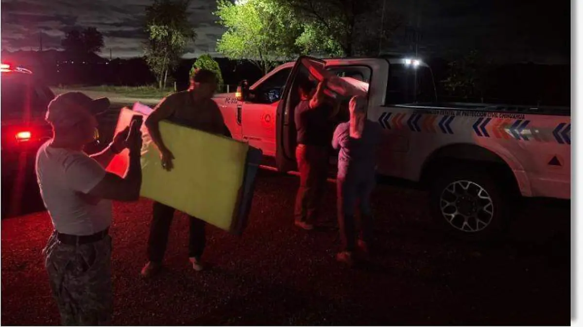 Entrega de apoyos por lluvias